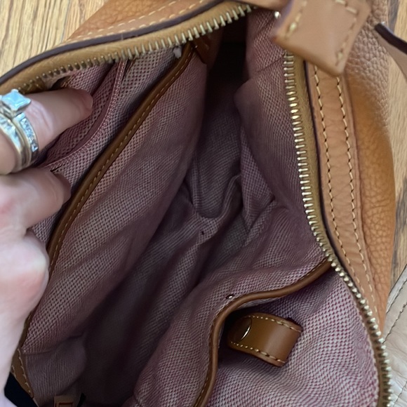 Dooney & Bourke tan leather shoulder bag - Picture 6 of 7